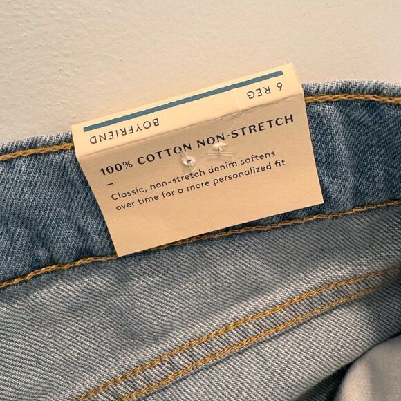 NEW Universal Thread™ Light Wash Women's Mid-Rise Boyfriend Jeans - Picture 8 of 11